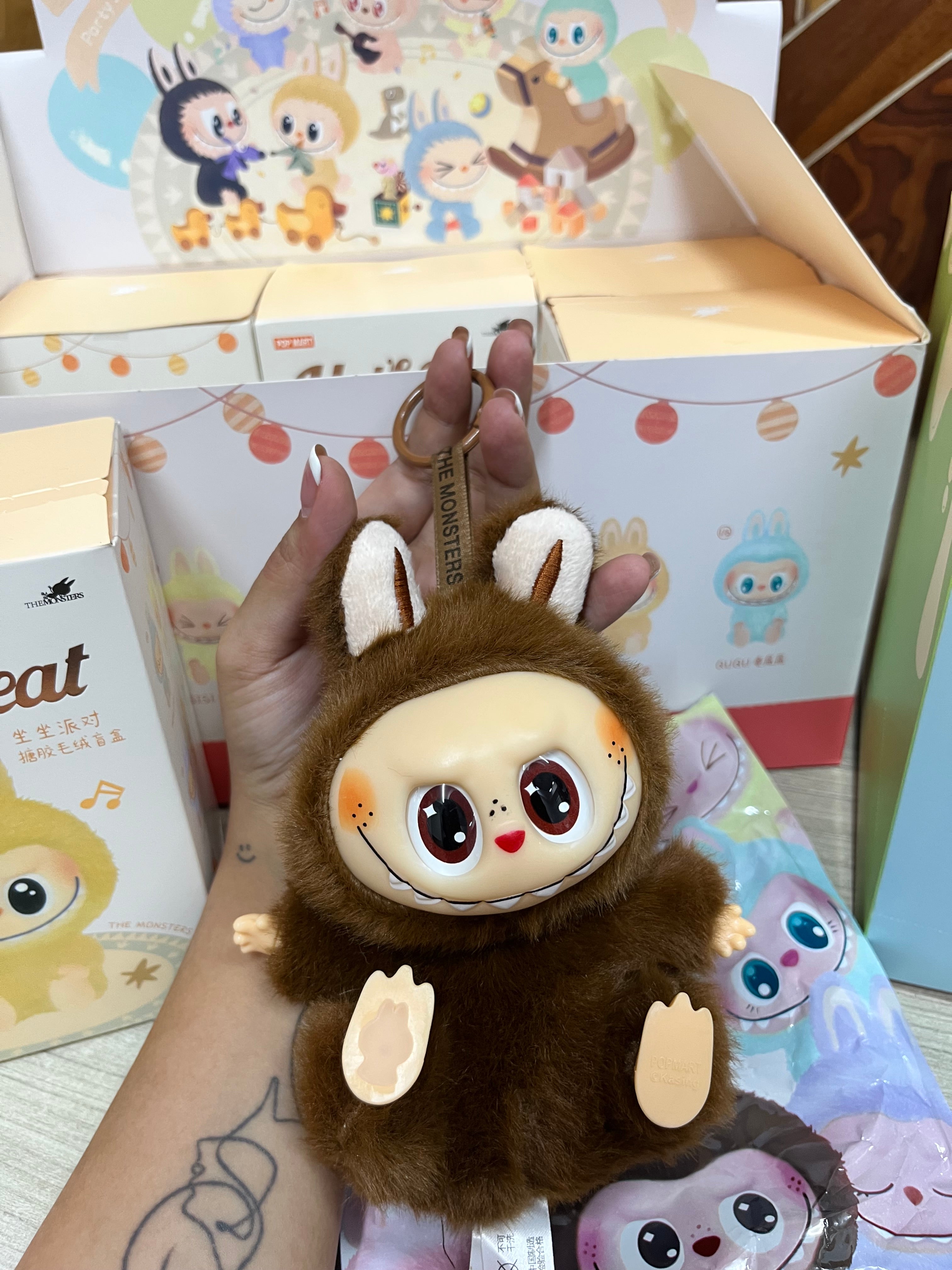 Have a Seat Edition Labubu - Image 2