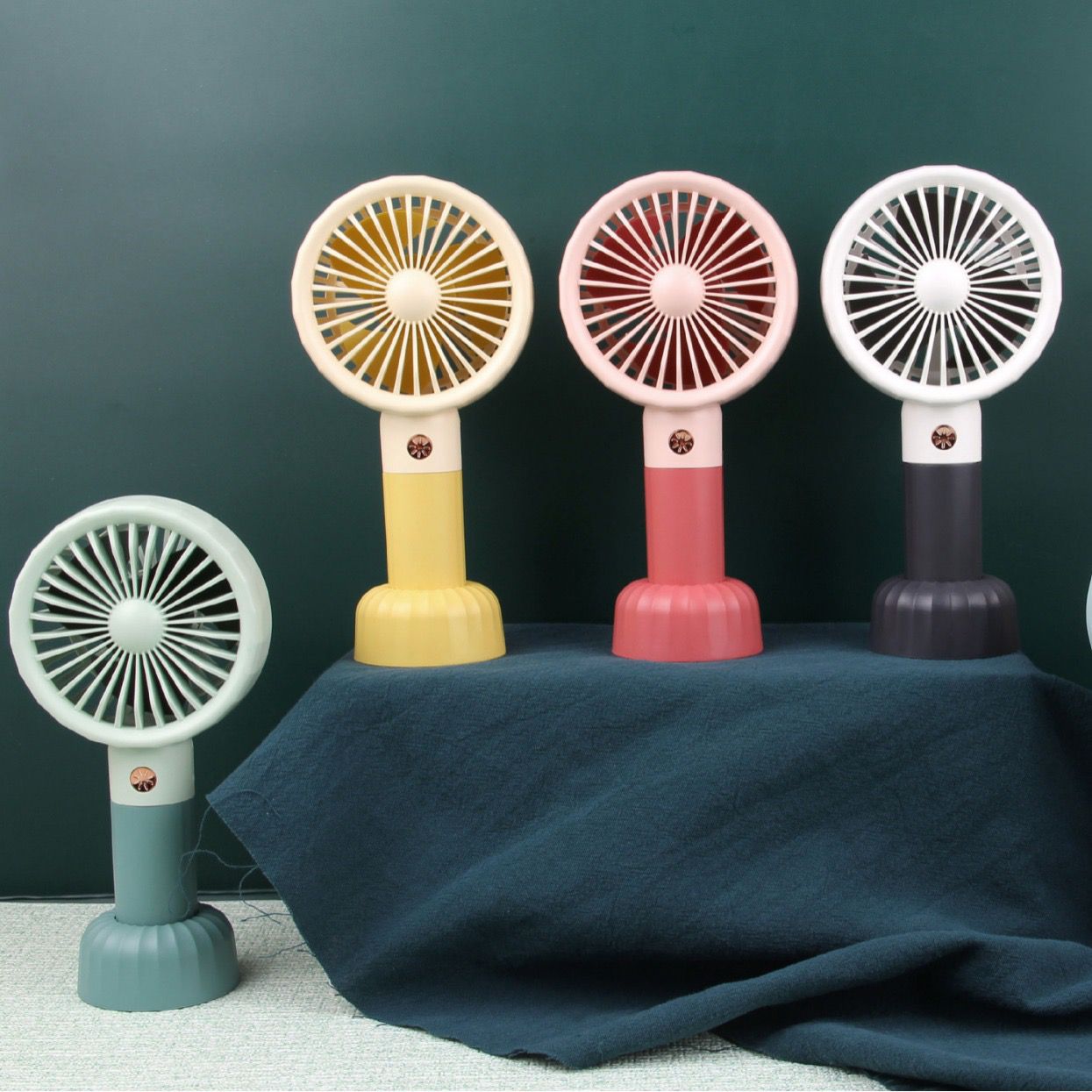 Retro Portable USB Handfan with Ringlight - Image 3